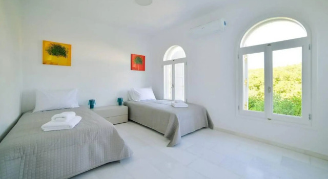 Coral Villa with 4 bedrooms in Paros, Prenota Villa Santa Maria Paro