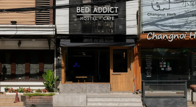 Bed Addict Hostel, Забронировать Хостел Отели Чиангмай с парковкой, рядом с Нимман Хаемин, Парковка