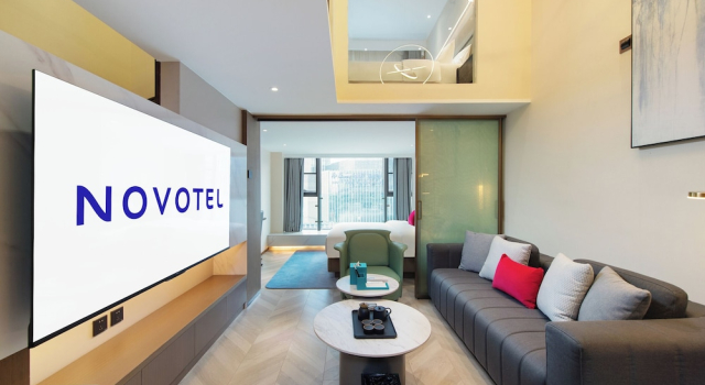 Полулюкс Novotel Living Yunnan Dianchi Times