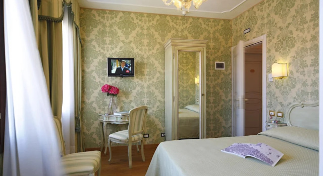 Двухместный номер Deluxe с видом на канал Murano Palace Bed & Breakfast