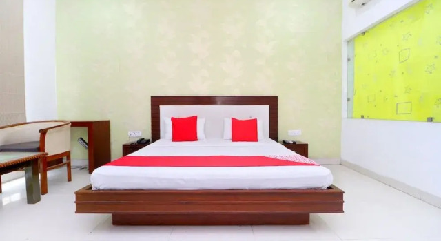 OYO 40037 Lazeez, Book Hotel Hoteller i Punjab med parkering, Parkering
