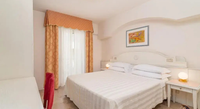 Трёхместный номер Classic Universal Hotel