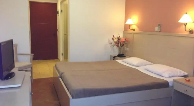 Двухместный номер с балконом Three Stars Beach Hotel