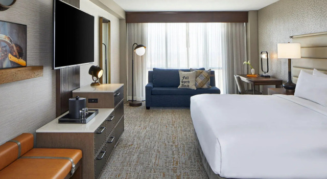 Двухместный клубный номер Standard Renaissance Mobile Riverview Plaza Hotel