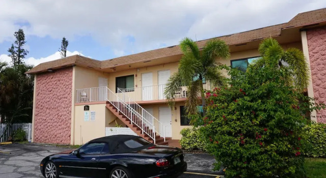 Mary Pop Apartments