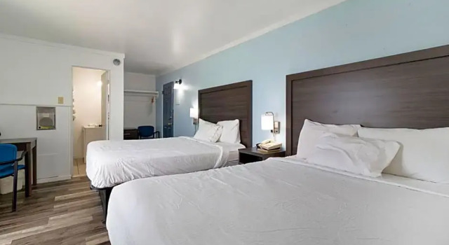Четырёхместный номер Deluxe Snyders Shoreline Inn