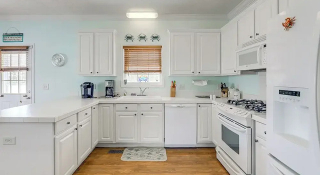 Waterfront Merritt Home w/ Boat Dock & Deck!, 预订 度假屋 梅里特 美利坚合众国-美利堅合眾國