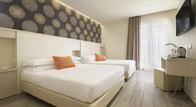 Четырёхместный номер Superior LHotel