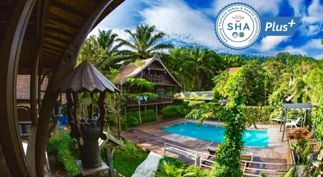 Кровать в общем номере Boutique Village Hotel