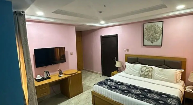 Номер Executive Madaki's Executive Suites