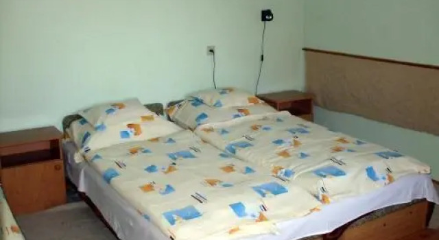 Lugas Szallas, Book Hotel Jaszbereny 