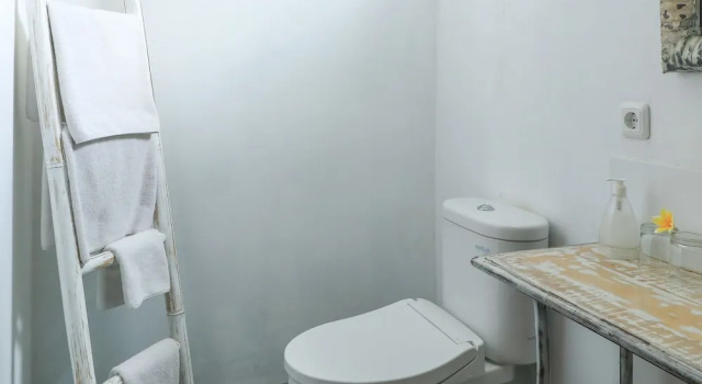 Кровать в общем номере (женский номер) Base Guesthouse and Hostel