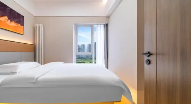 Люкс с 2 комнатами Yulanting Hotel (Zhengzhou East High-speed Railway Station Yulin Square)
