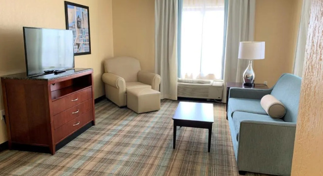 Полулюкс Deluxe Hilton Garden Inn Albany Medical Center