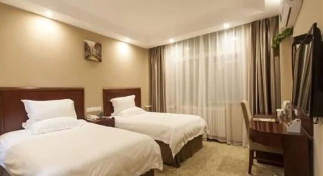 Двухместный номер Standard GreenTree Inn Puyang Pushang Huanghe Road Hotel