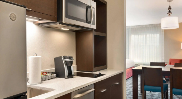 Четырёхместная студия TownePlace Suites by Marriott Milwaukee Grafton