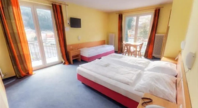 Трёхместный номер Standard с балконом Euro Youth Hotel & Krone