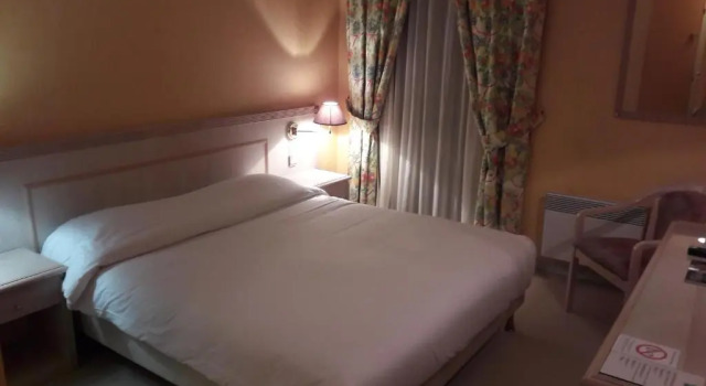 Двухместный номер Standard Logis LAuberge Bourbonnaise - Vichy sud