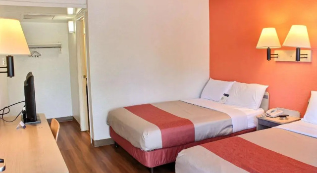 Четырёхместный номер Standard Motel 6-Atascadero, CA