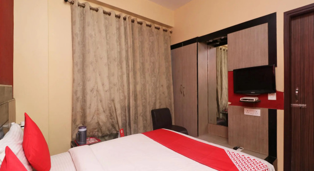 OYO 14808 Rajkamal Palace