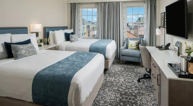 Двухместный номер Standard с балконом и с видом на улицу Four Points by Sheraton French Quarter