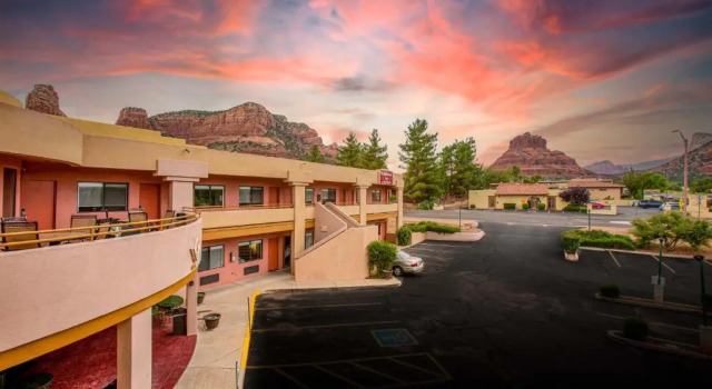 Кровать в общем номере Wildflower Inn at Bell Rock