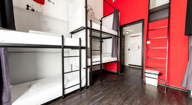 Кровать в общем номере Adagio Hostel Basilica
