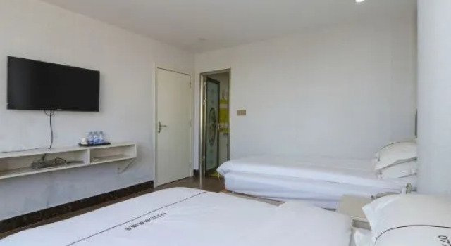Трёхместный люкс Deluxe 0775 Express Hotel