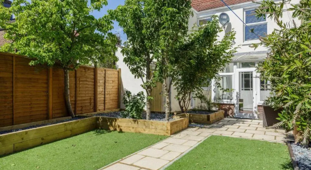 Апартаменты Stopover at ORCHARD GARDEN APARTMENT with great outdoor space