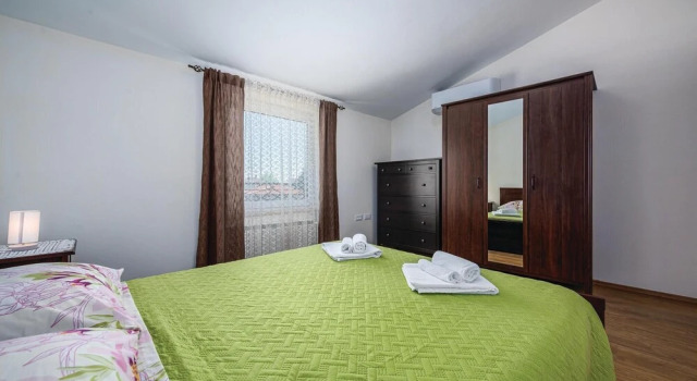 Nice Home in Nova Vas With 4 Bedrooms, Wifi and Outdoor Swimming Pool, Rezervați Hotel Nova Vas Poreč Region