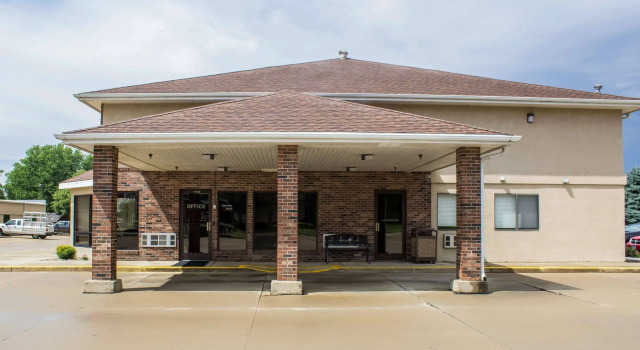 Econo Lodge Sioux Center, Rezerwuj Hotel Hotele w Iowa z parkingiem, Parking