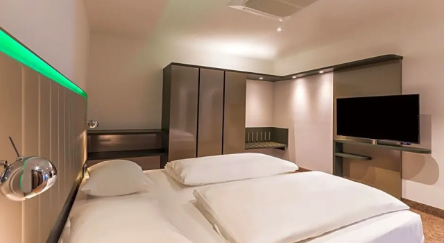 Двухместный люкс с балконом Park Inn by Radisson Neumarkt