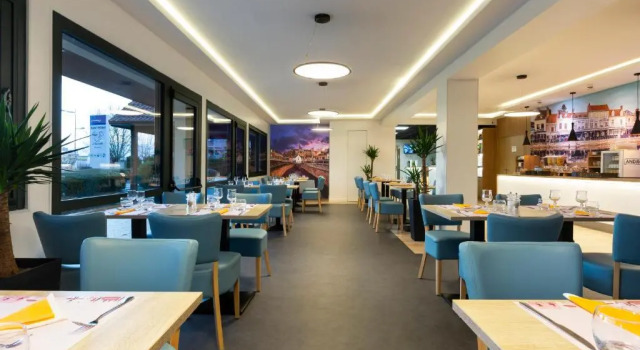 Трёхместный номер Standard Brit Hotel Confort Amiens