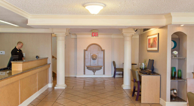 La Quinta Inn by Wyndham Costa Mesa / Newport Beach