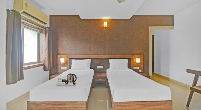 Двухместный номер Deluxe с балконом Townhouse Oak Madhapur Nera Regency
