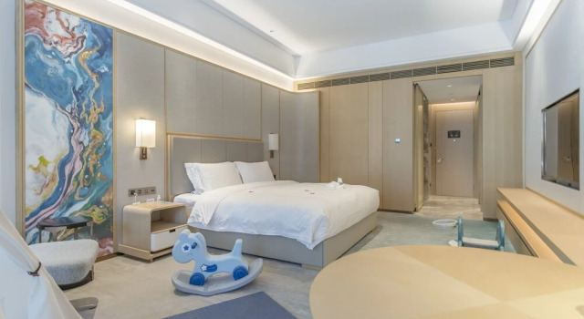 Двухместный семейный номер Standard с видом на бассейн Qianhuazhou Hotel