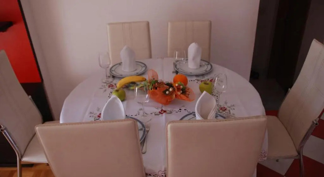 Апартаменты с 2 комнатами с балконом и с видом на сад Room near the center