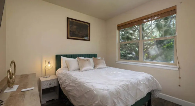 Charming Bend Sanctuary for 6!, Rezerwuj Dom wakacyjny Bend Bachelor