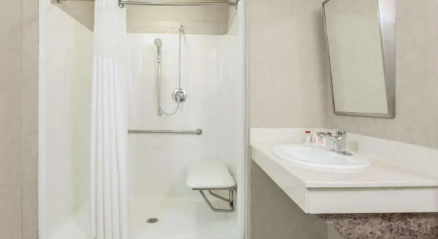 Номер Standard Ramada by Wyndham Camrose
