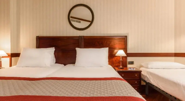 Трёхместный номер Eurostars Gran Hotel Santiago