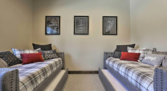 Ideally Located Winter Park Townhouse w/ Hot Tub!