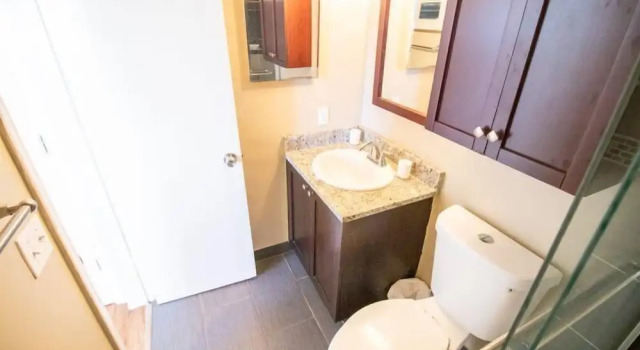 Brief Homes - The Victor 2 Bedroom Apartment#1, Забронировать Апартаменты/квартира Окленд-Парк штат Флорида