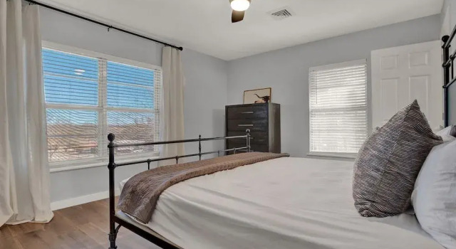 Pecht Haus 3 Bedroom Home by Redawning, Забронировать Дом для отпуска Фредериксберг Texas Wine Country