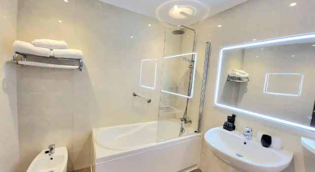 Трёхместный номер Standard Capitol Boutique Hotel