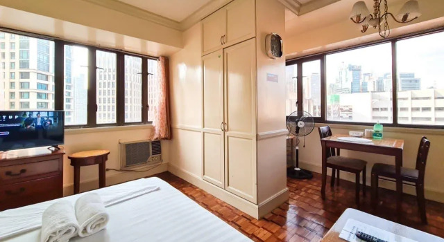Chic Greenbelt Studio (Netflix & 25 mbps WiFi)