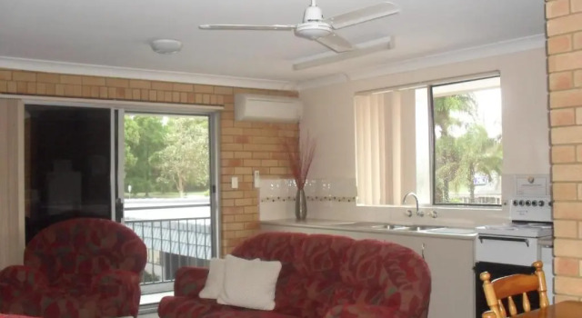 Апартаменты Deluxe Beachlander Self-Contained Holiday Apartments