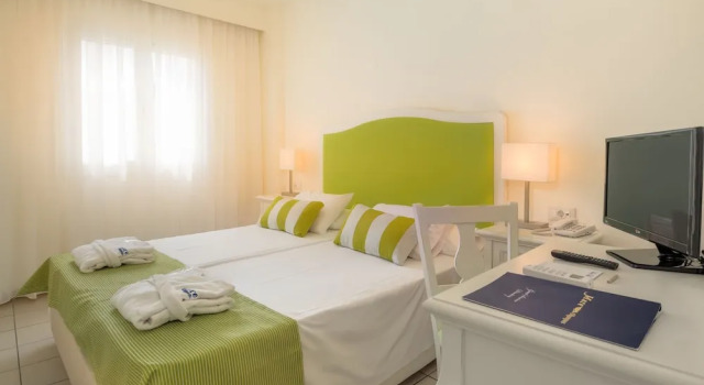 Апартаменты c 1 комнатой с балконом и с видом на внутреннюю территорию Mare Hotel Apartments