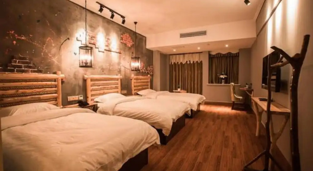 Трёхместный номер Standard Zhangjiajie Interval Time Travel Inn