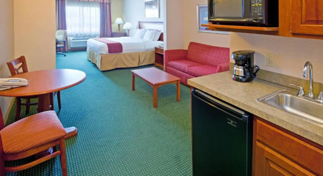 Люкс Holiday Inn Express Hotel and Suites Valparaiso by IHG