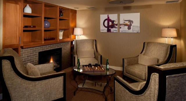 Четырёхместный клубный номер Standard Red Deer Resort & Casino